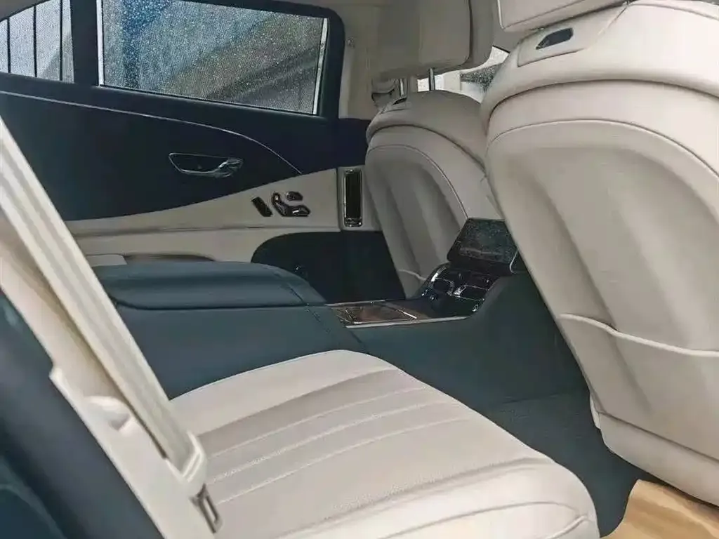 Bentley Flying Spur — фото 9