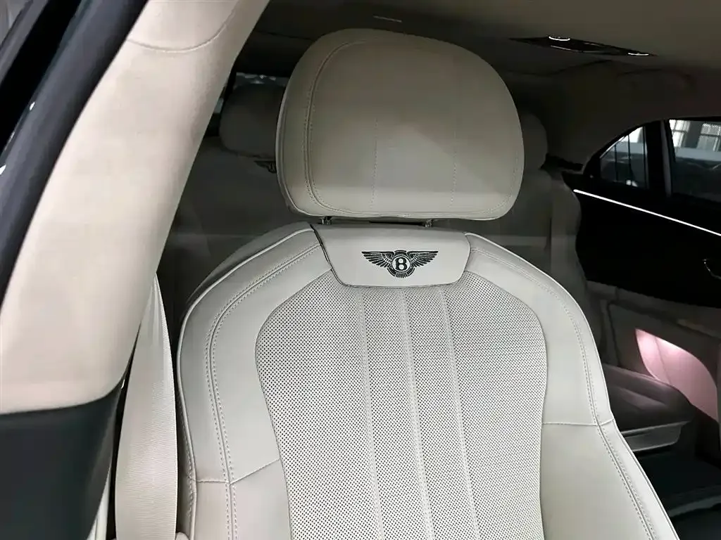 Bentley Flying Spur — фото 4