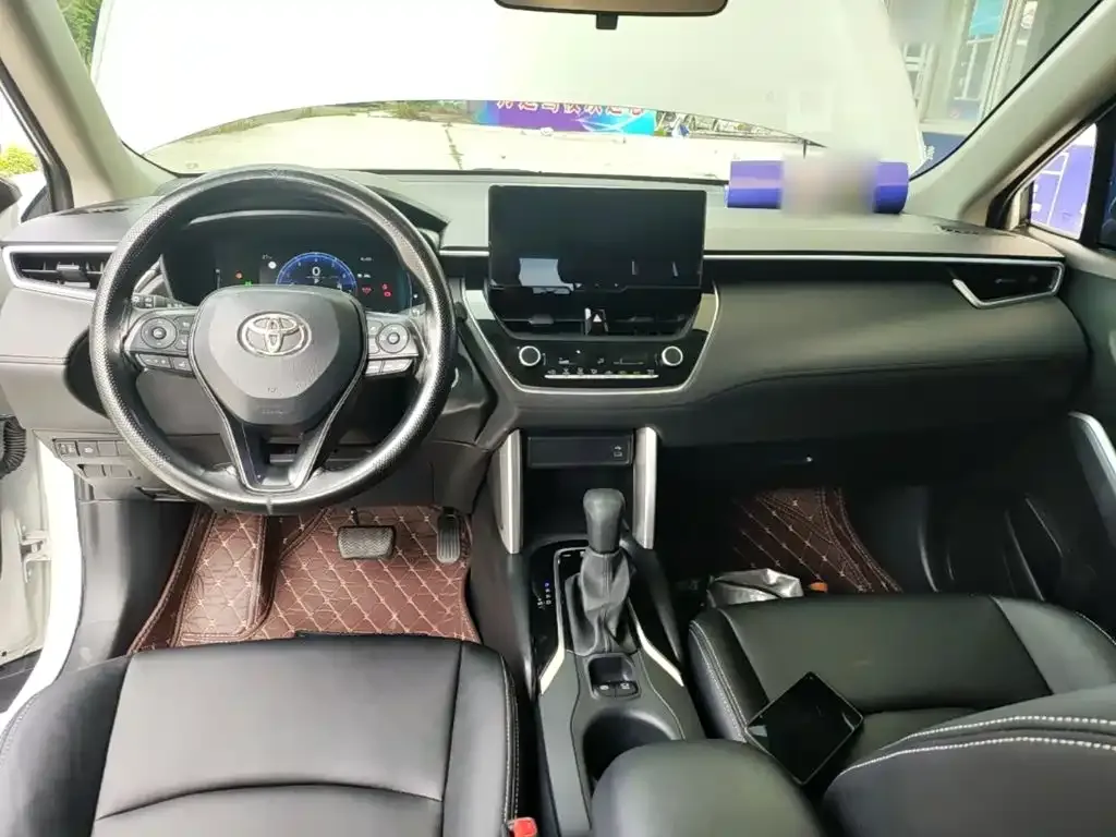 Toyota Corolla Cross — фото 10