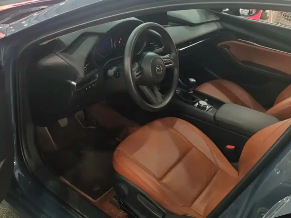 Mazda 3 Axela 2023 из CN, фото 2