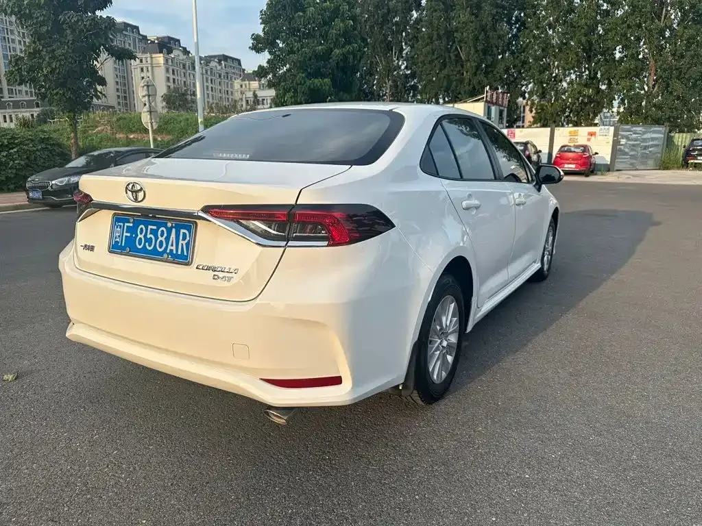 Toyota Corolla — фото 9