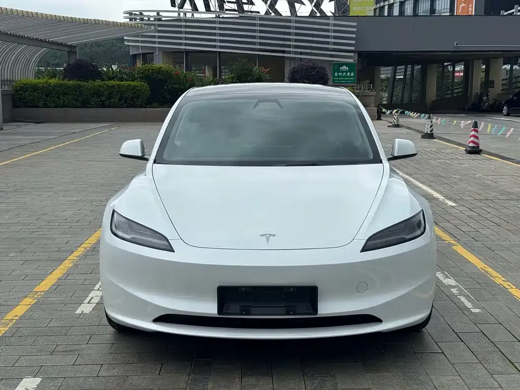 Tesla Model 3 — фото 9
