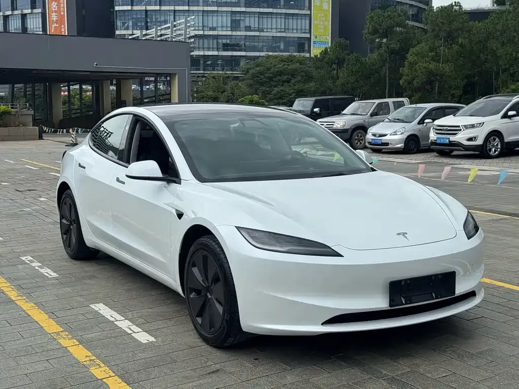 Tesla Model 3 — фото 3
