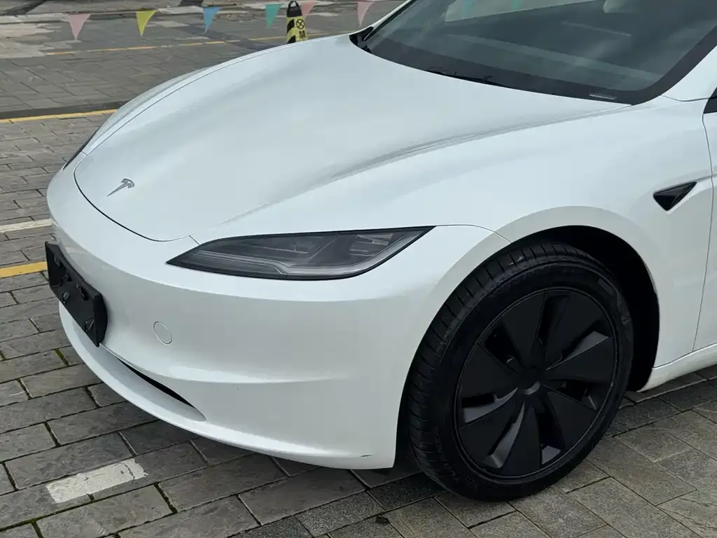 Tesla Model 3 — фото 7