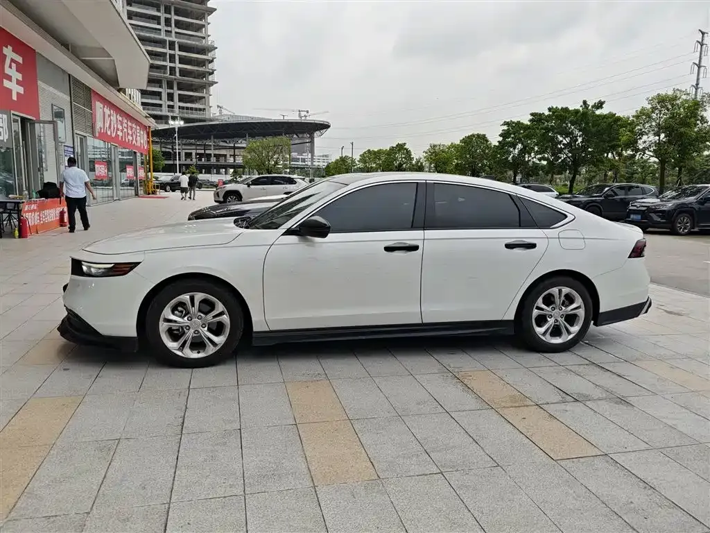 Honda Accord — фото 9
