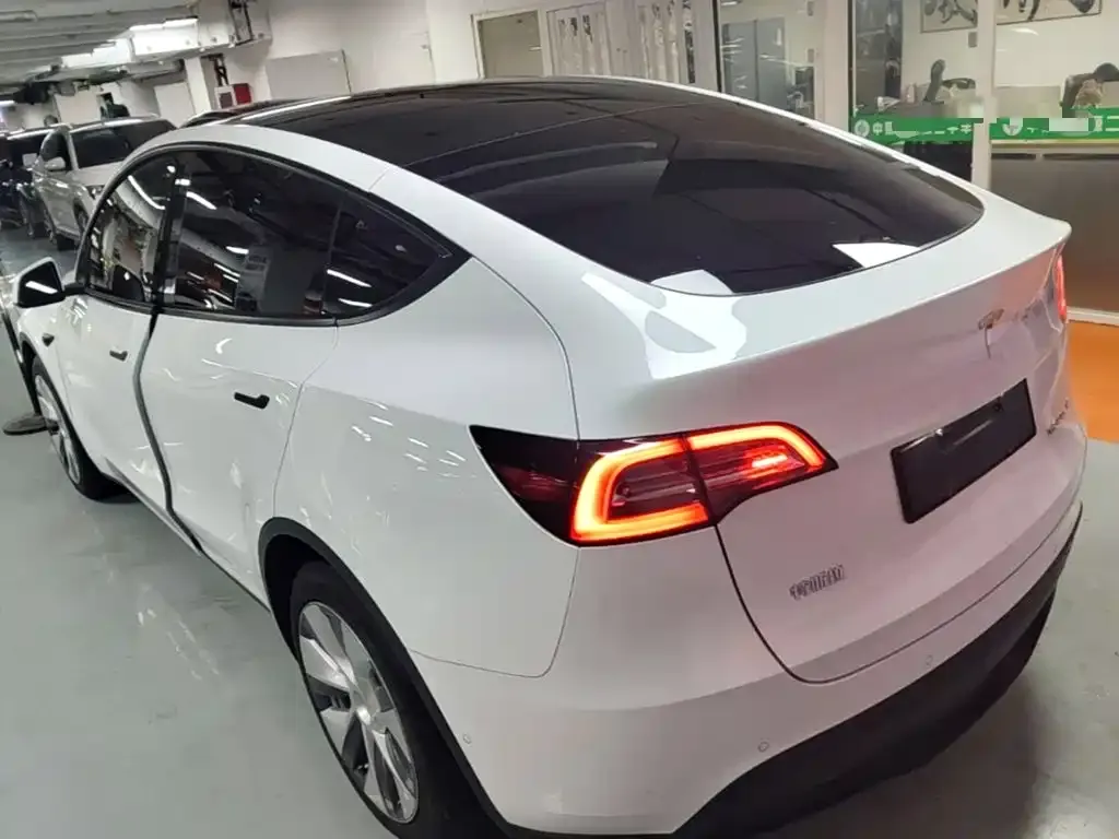 Tesla Model Y — фото 5