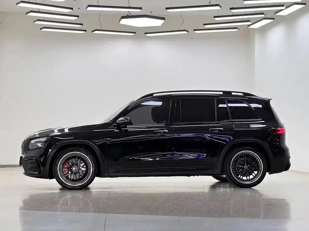 Mercedes-Benz GLB AMG — фото 3