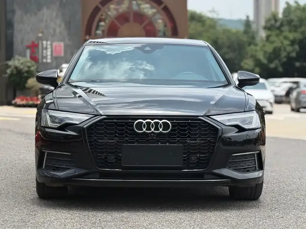 Audi A6L — фото 1