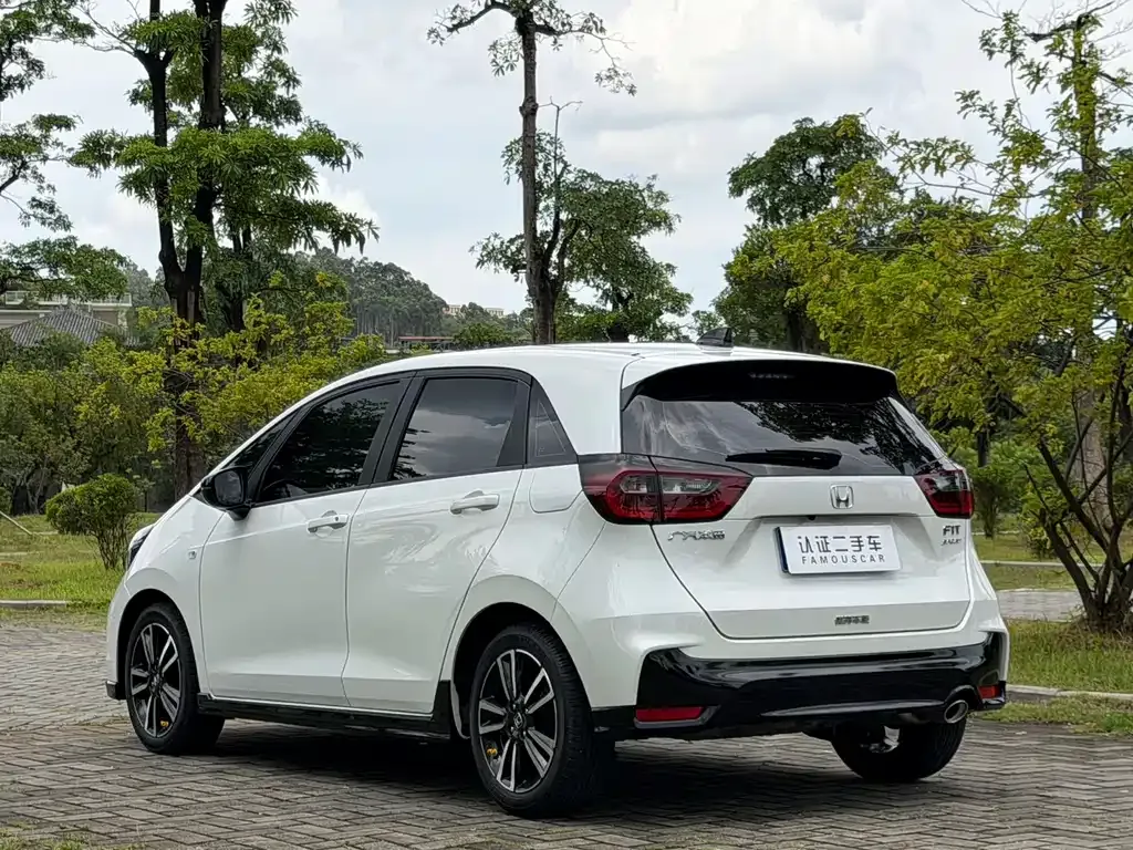 Honda Fit — фото 8