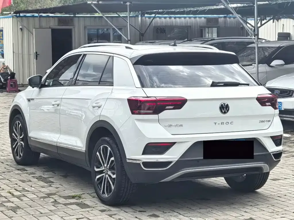 Volkswagen T-Roc — фото 9