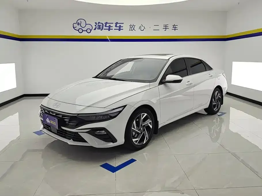 Hyundai Elantra — фото 1