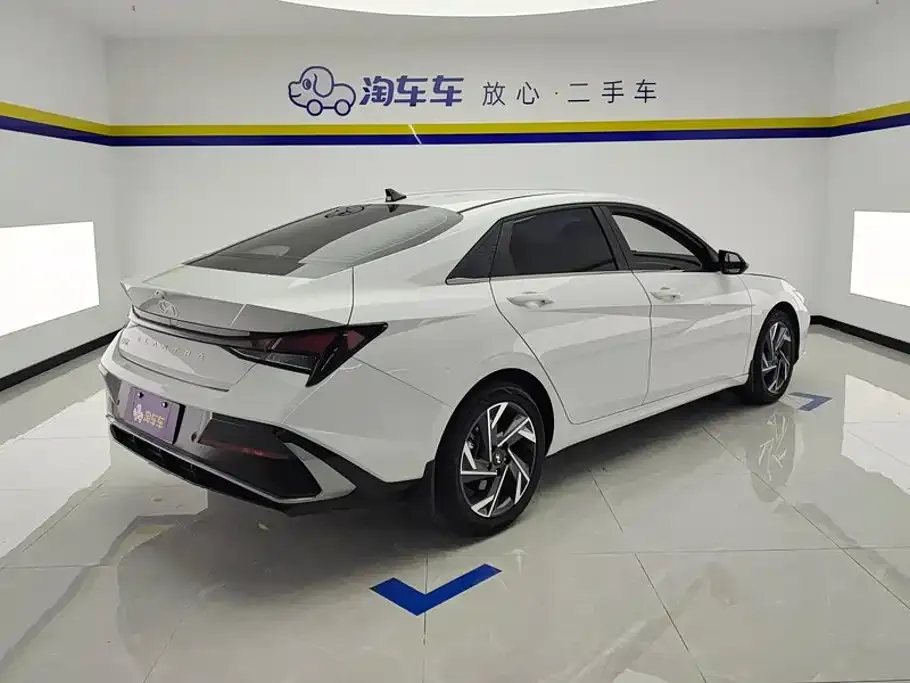 Hyundai Elantra — фото 4
