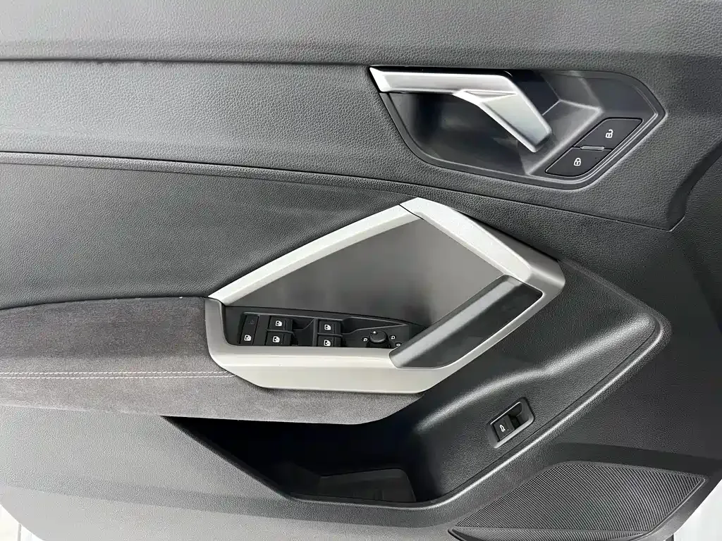 Audi Q3 — фото 10