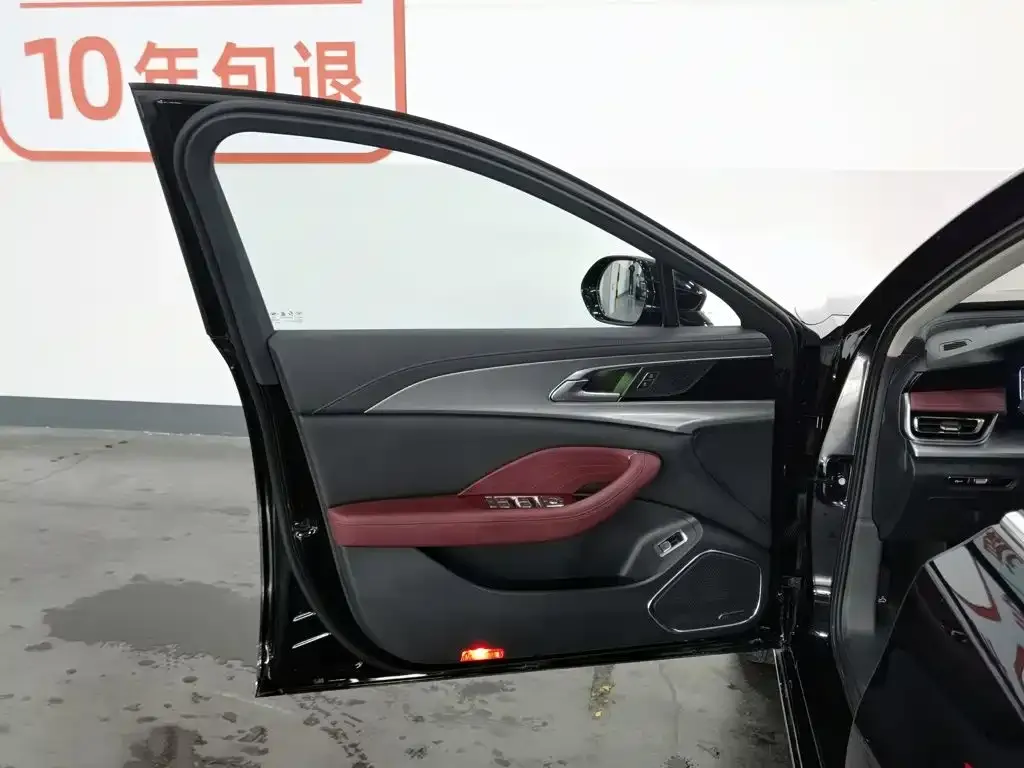 Hongqi H5 — фото 10