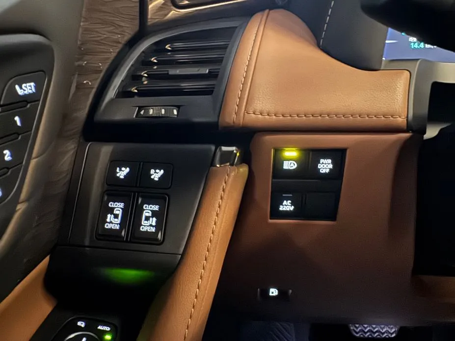Toyota Alphard — фото 3