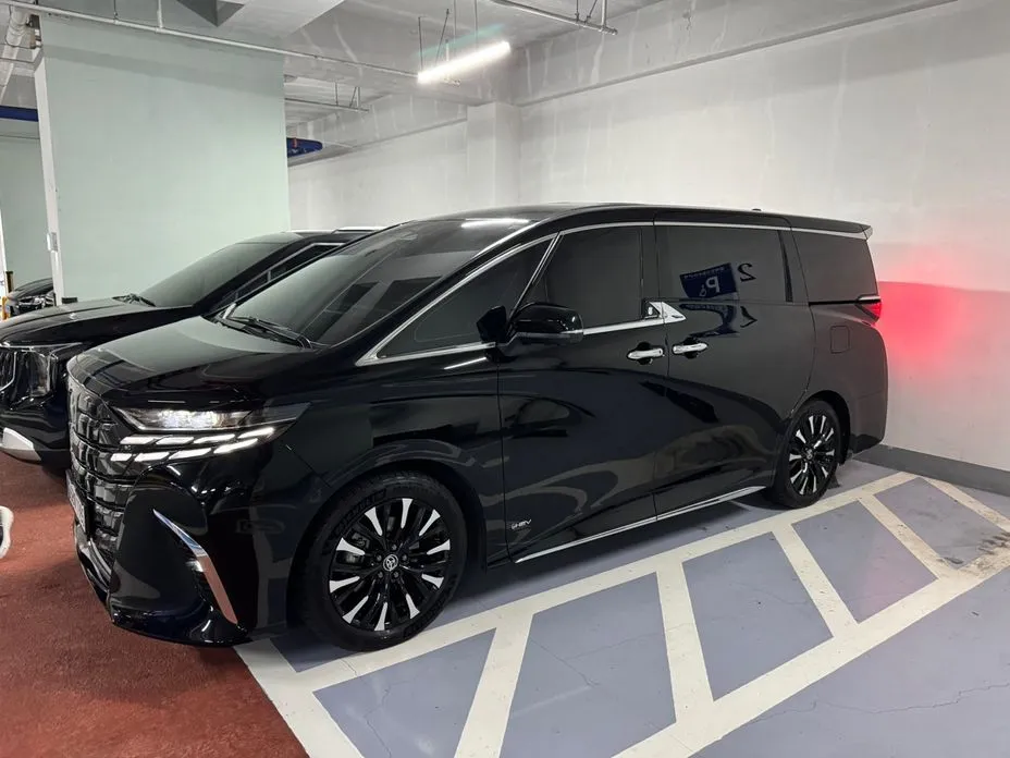 Toyota Alphard — фото 8