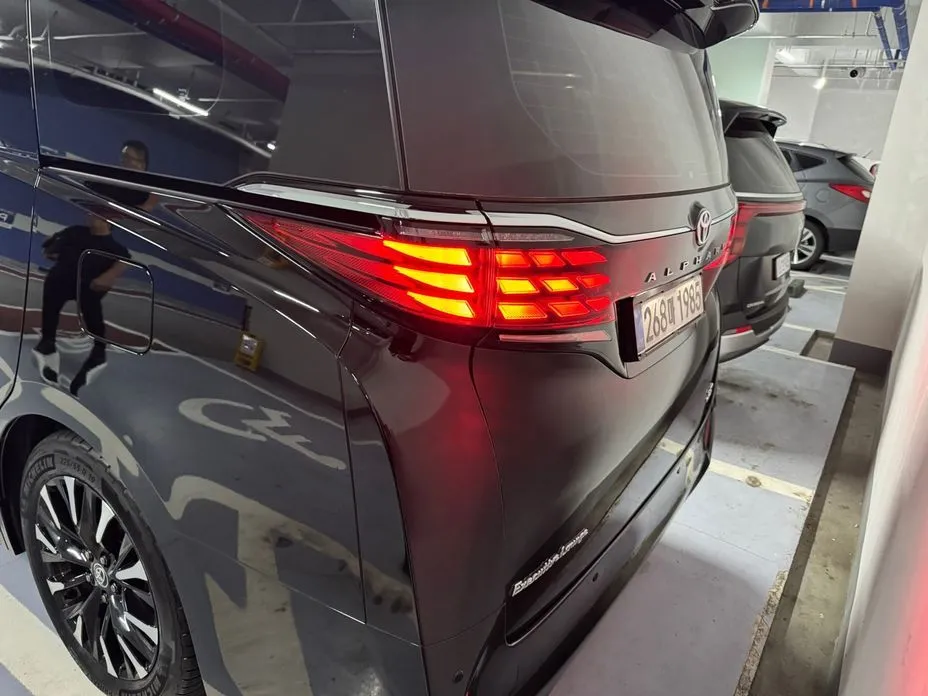 Toyota Alphard — фото 5