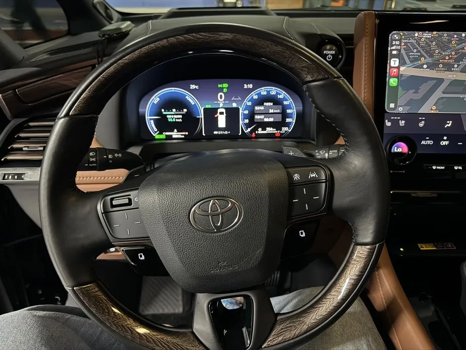 Toyota Alphard — фото 6