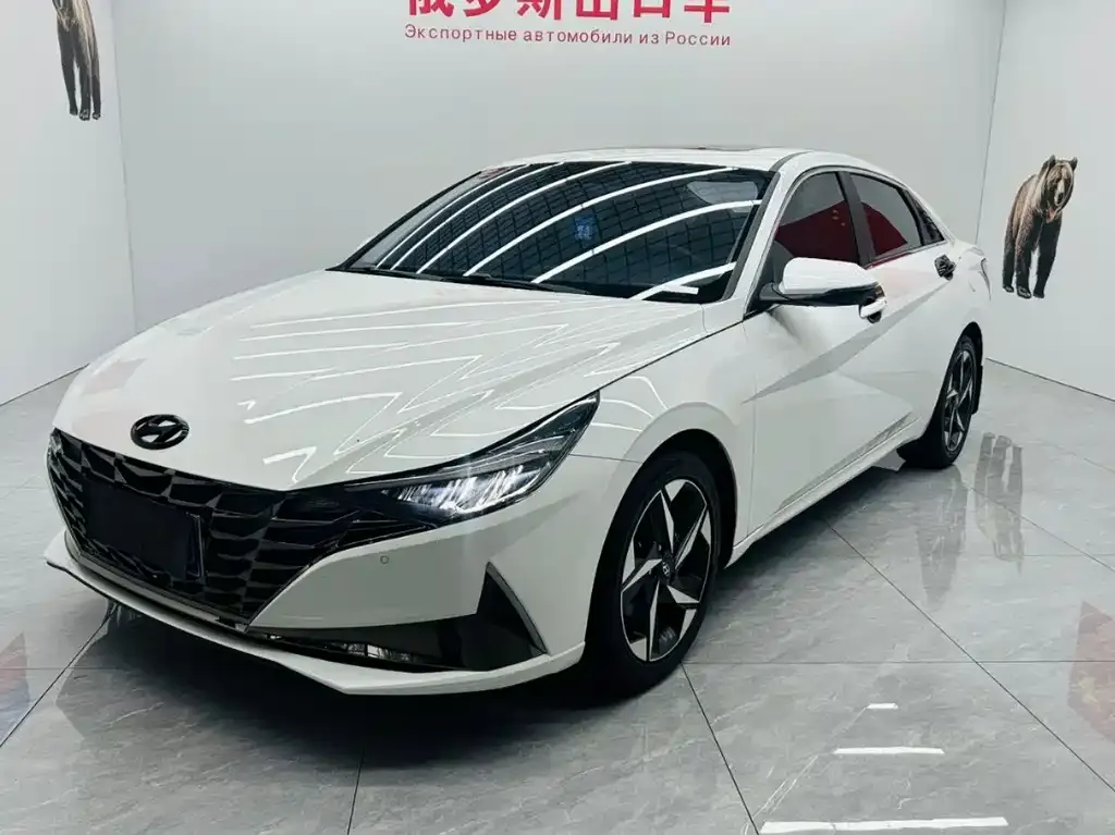 Hyundai Elantra — фото 1