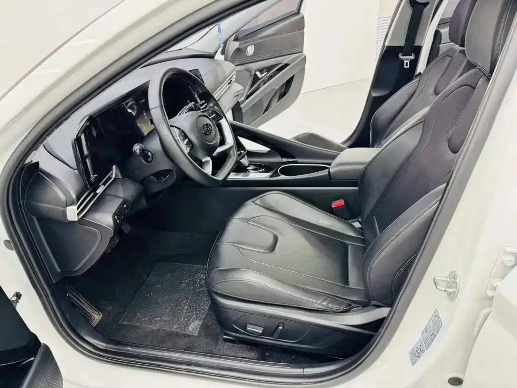 Hyundai Elantra — фото 3