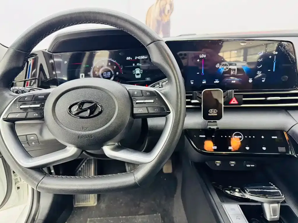 Hyundai Elantra — фото 4