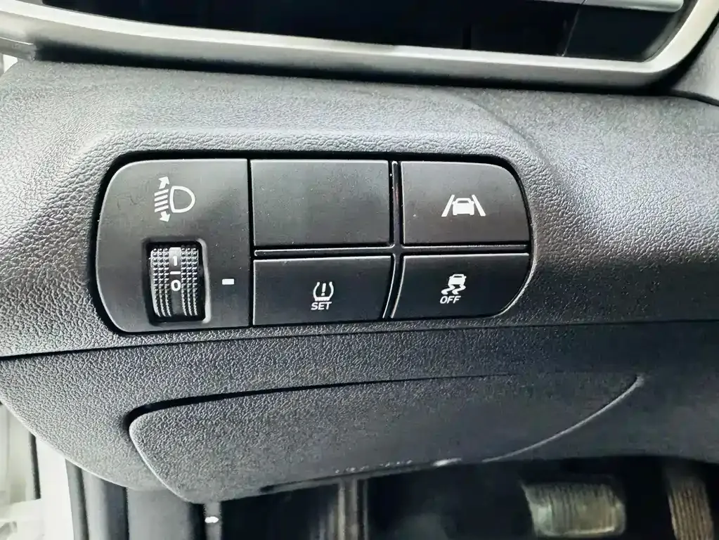 Hyundai Elantra — фото 10