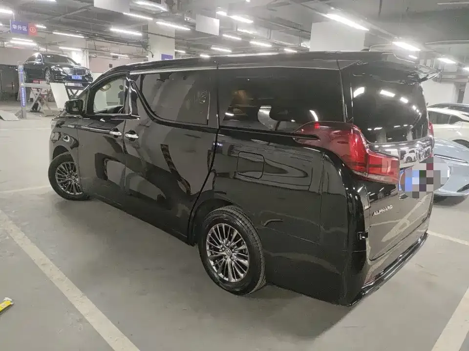 Toyota Alphard — фото 4