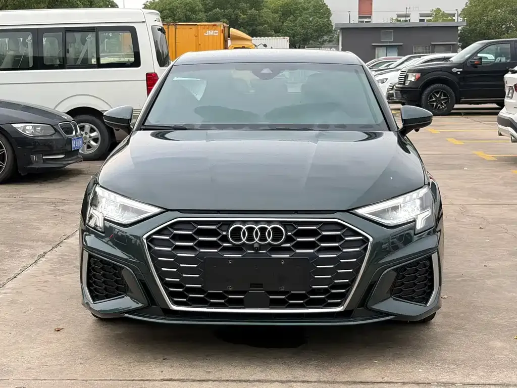 Audi A3 — фото 1