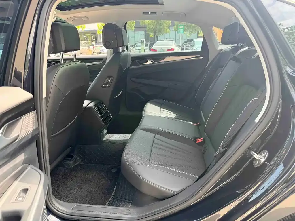 Volkswagen Passat — фото 10