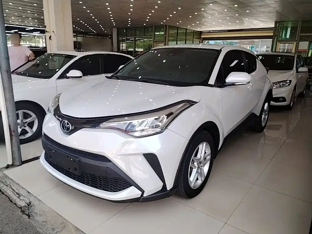Toyota C-HR — фото 1