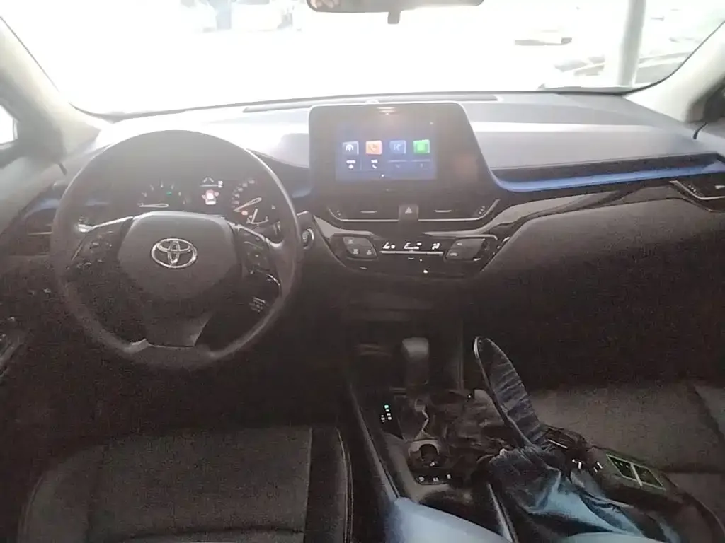 Toyota C-HR — фото 2