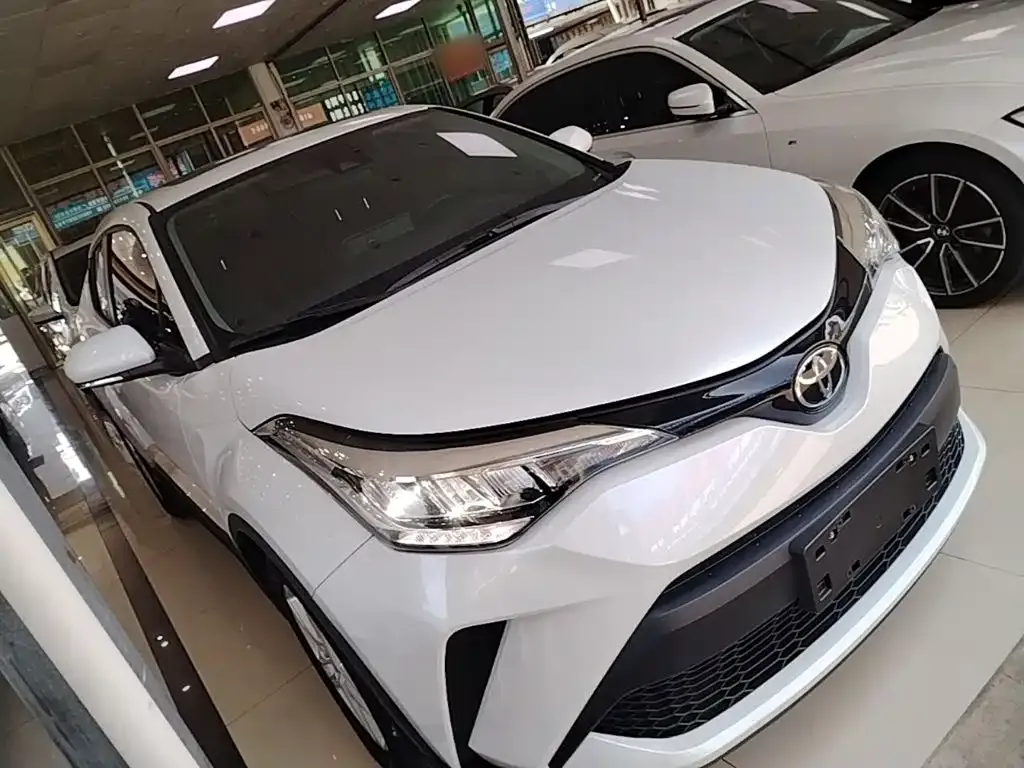 Toyota C-HR — фото 9