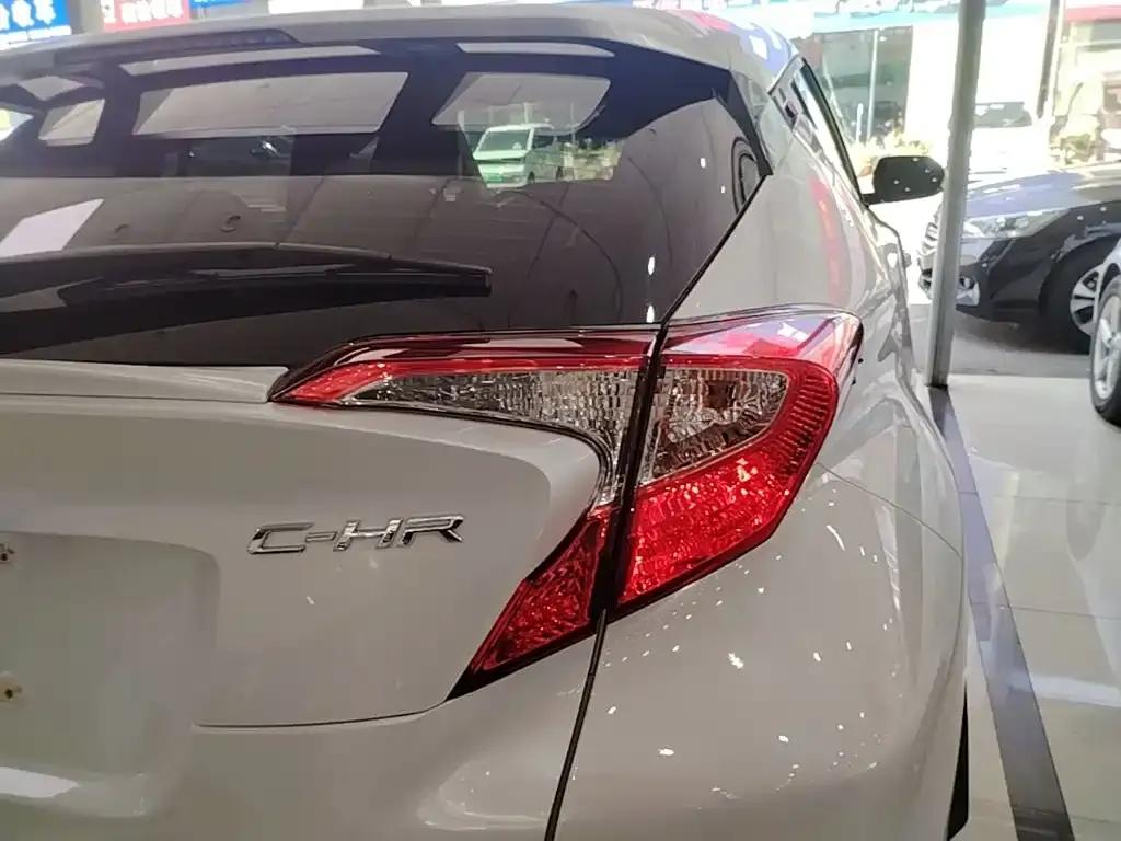 Toyota C-HR — фото 7