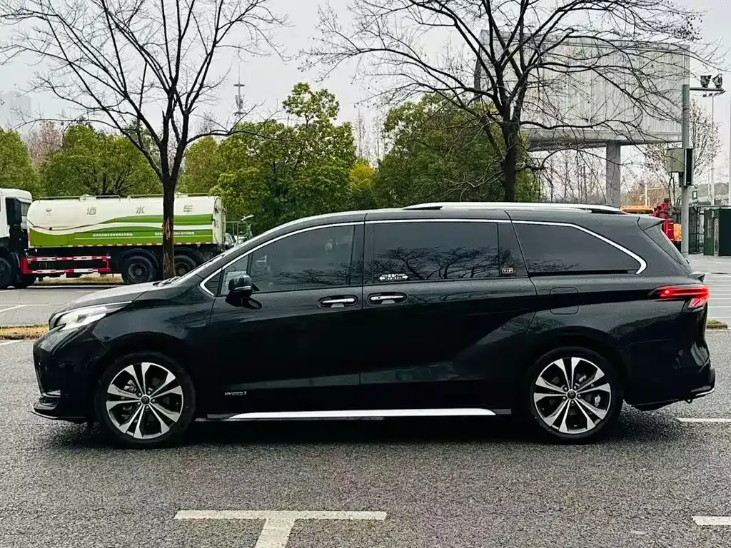 Toyota Granvia — фото 8