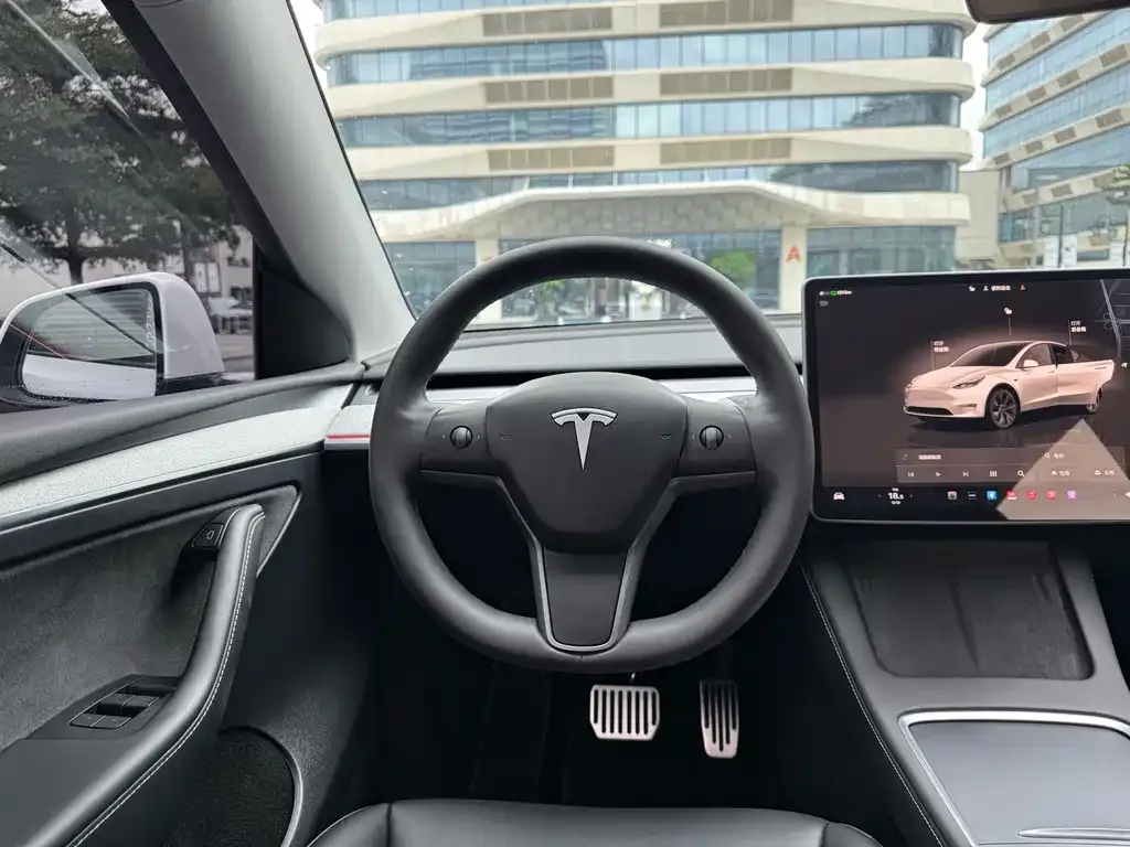 Tesla Model Y — фото 8
