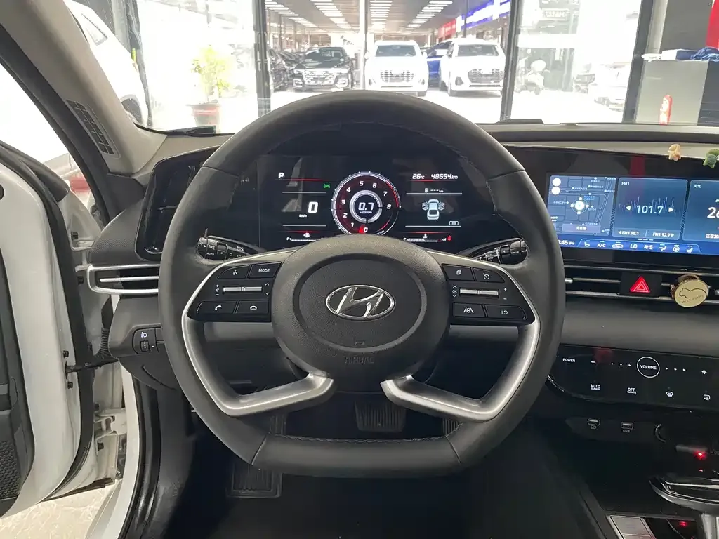 Hyundai Elantra — фото 7