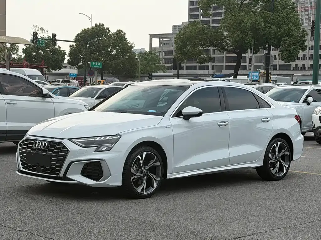 Audi A3 — фото 1
