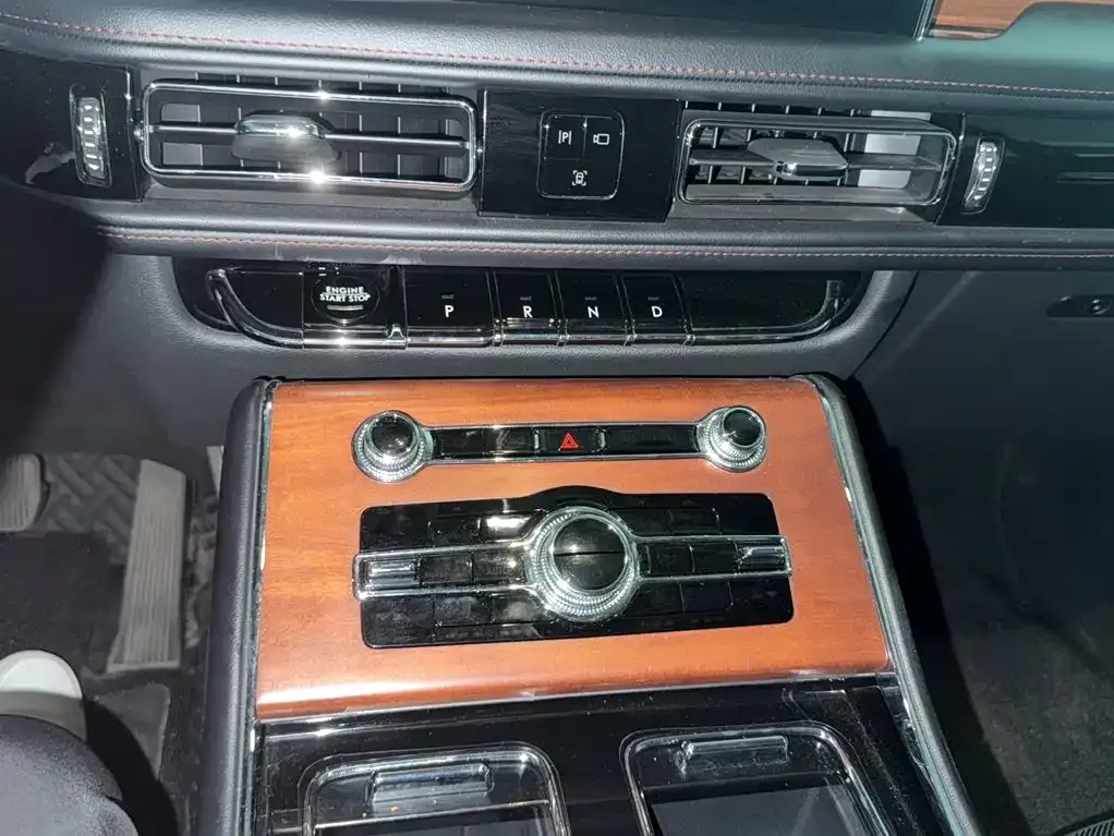 Lincoln Aviator — фото 10