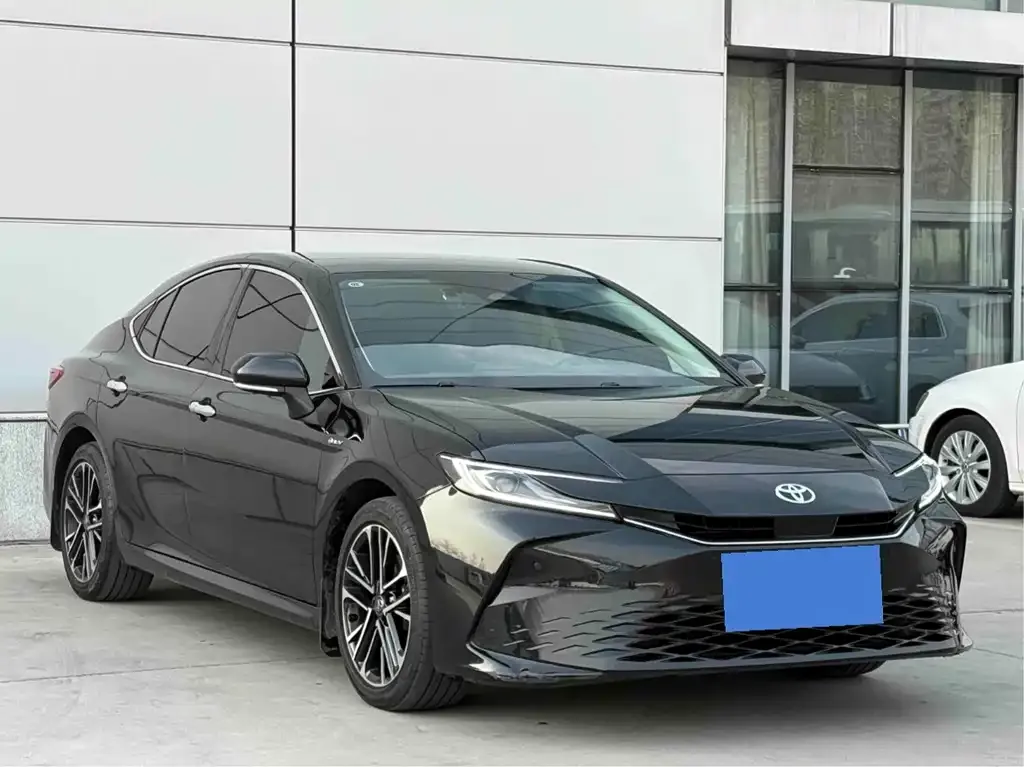 Toyota Camry — фото 4