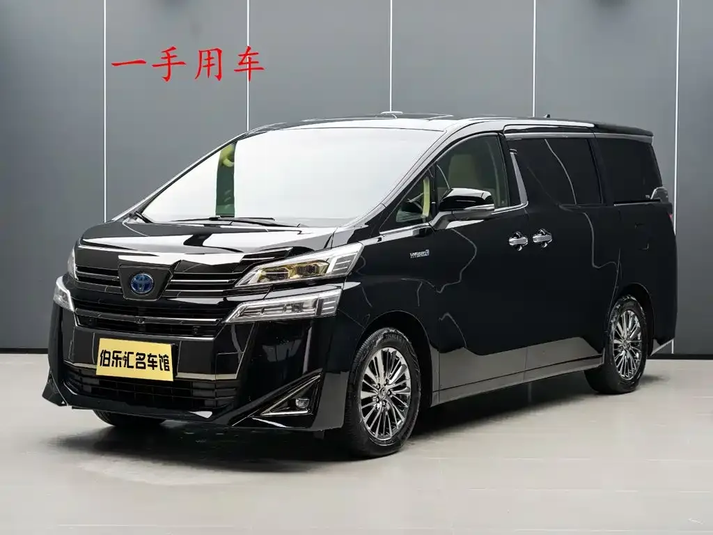 Toyota Vellfire — фото 1