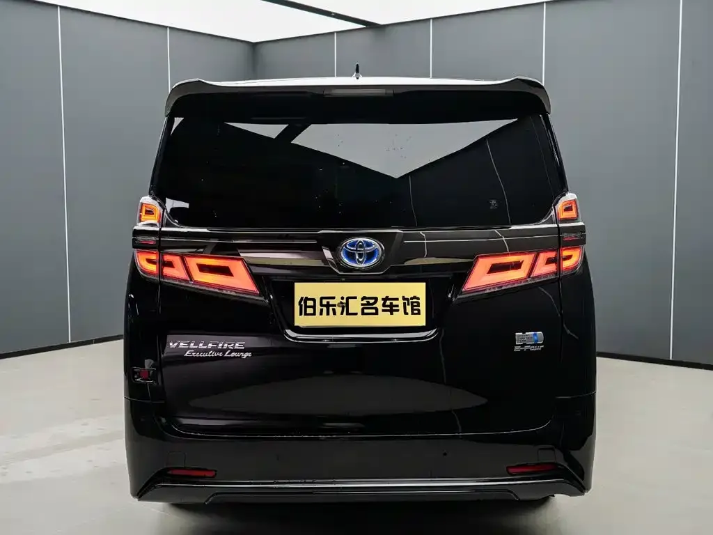 Toyota Vellfire — фото 2