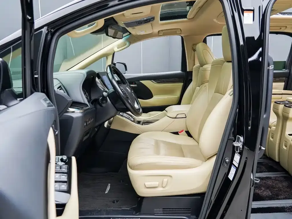 Toyota Vellfire — фото 8