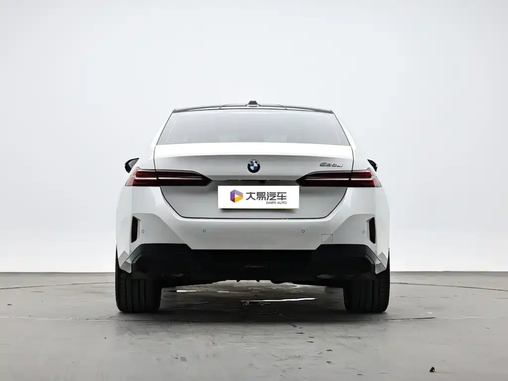 BMW 5 Series — фото 9