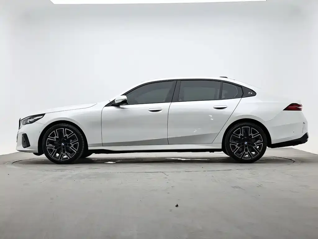 BMW 5 Series — фото 4