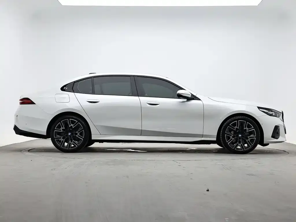 BMW 5 Series — фото 2