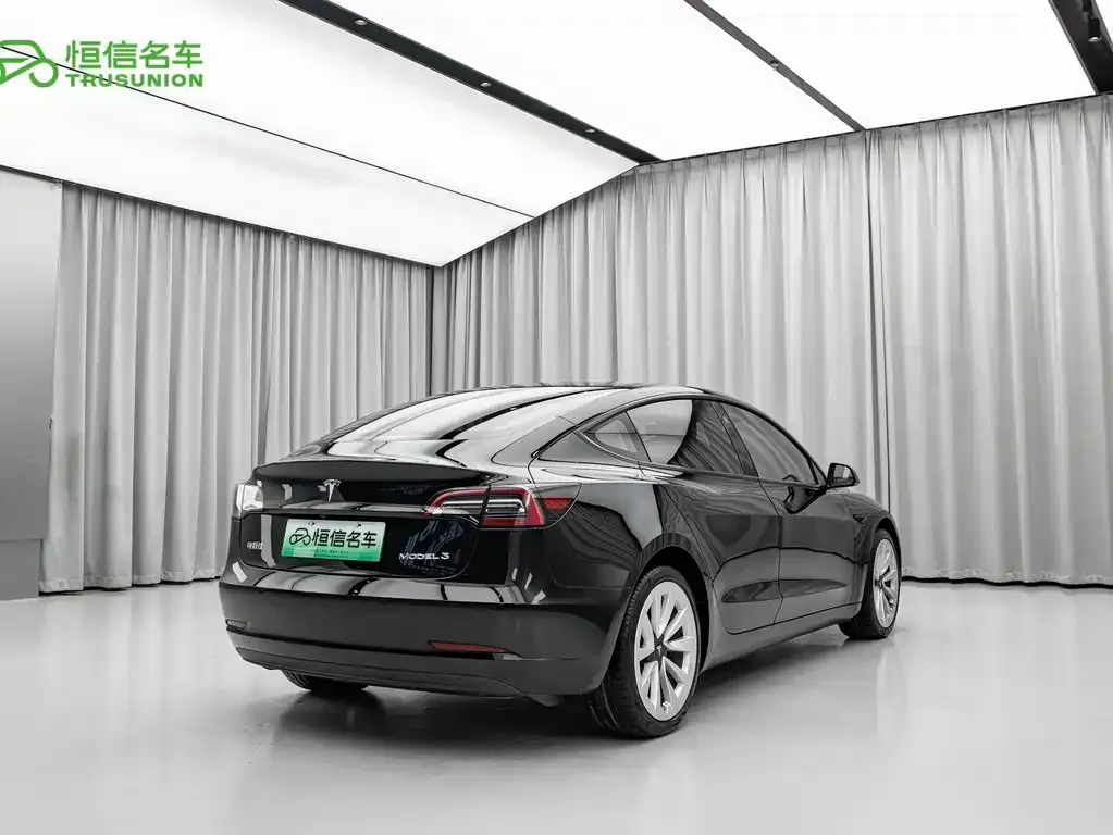 Tesla Model 3 — фото 9