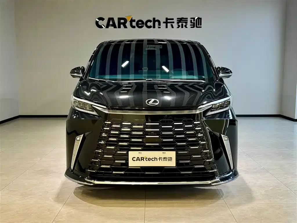 Lexus LM — фото 10