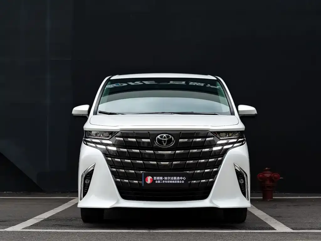 Toyota Alphard — фото 5