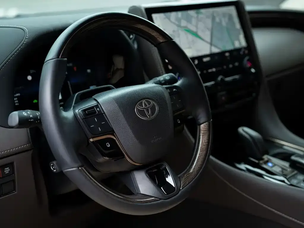 Toyota Alphard — фото 6