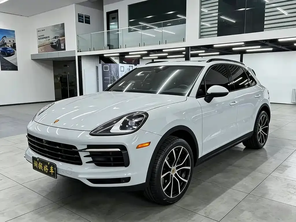 Porsche Cayenne — фото 1